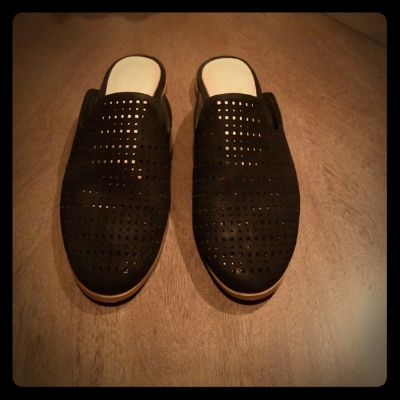 Caslon Perforated Mule